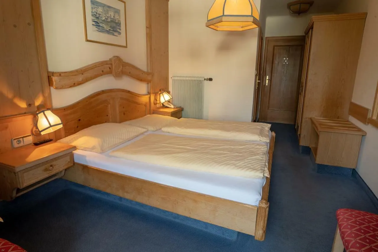 Brueckenwirt Hotel Hallein 3*,